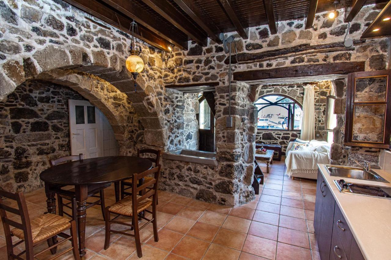 Plousiadi΄S Stone House Apartman Páli Kültér fotó