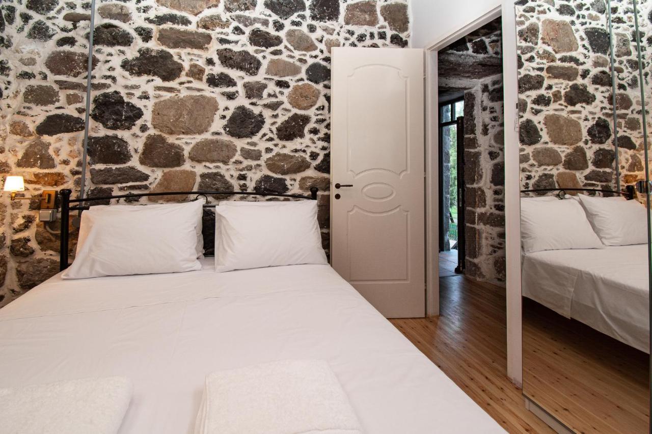 Plousiadi΄S Stone House Apartman Páli Kültér fotó